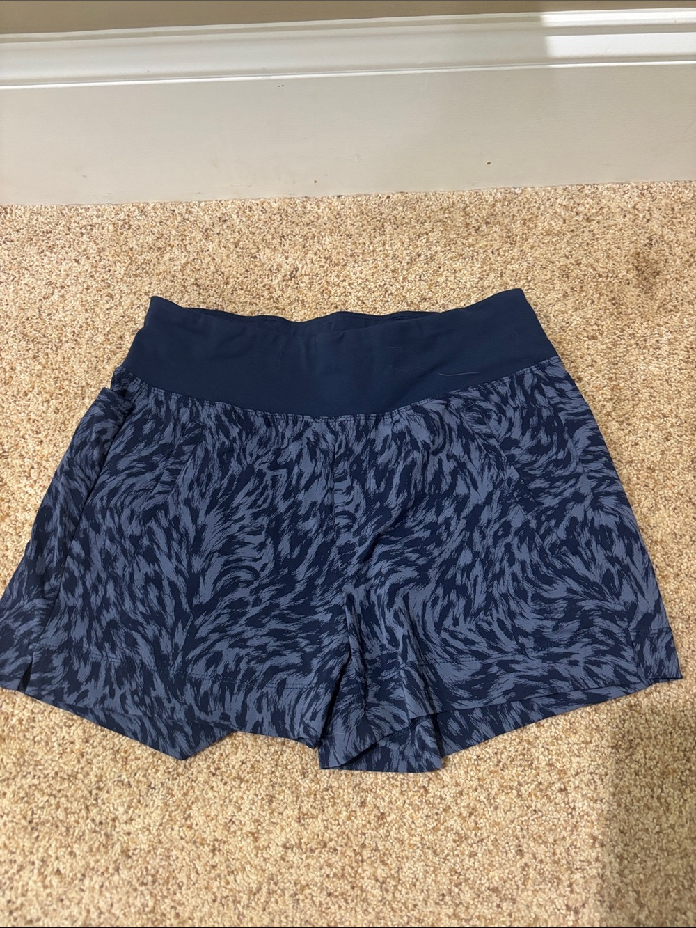 Navy Athleta Trekkie Patterned Women's Active Shorts